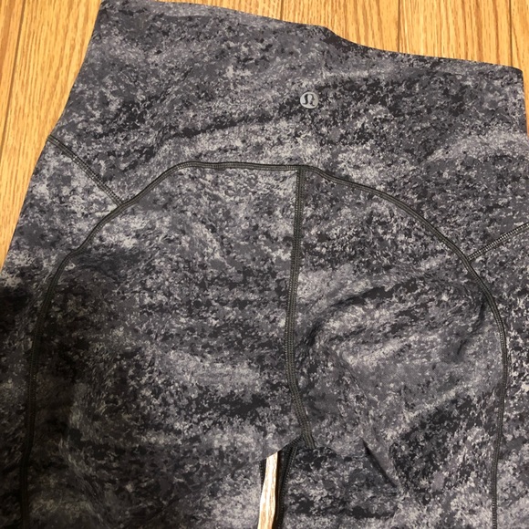 Lululemon leggings - Picture 9 of 10